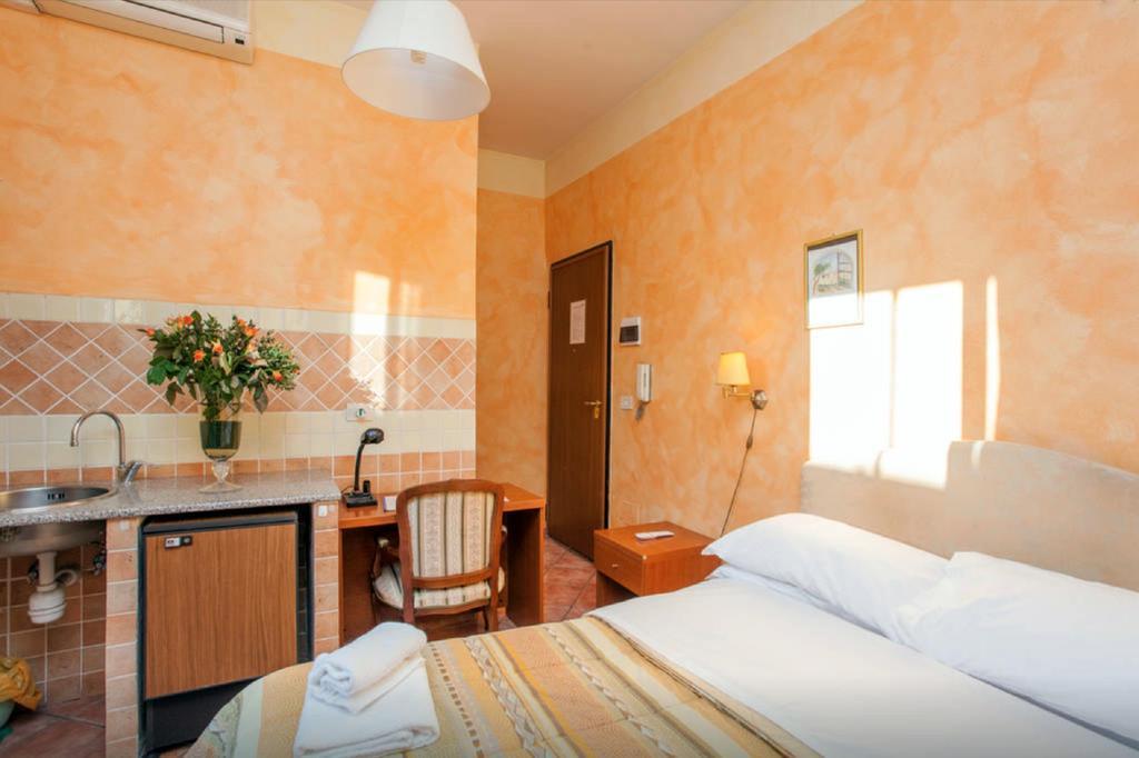 Residenza Camilla Otel Roma Dış mekan fotoğraf